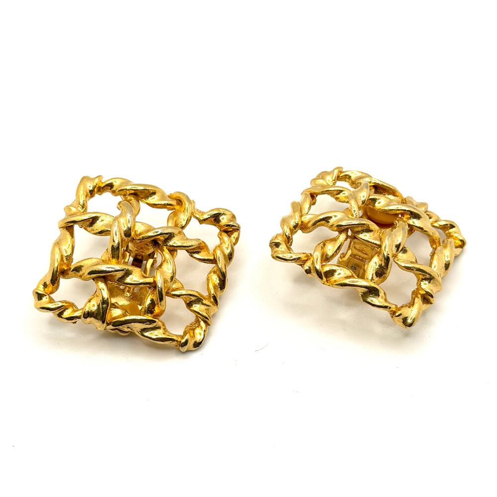 Vintage 80s Gold Tone Twisted Rope Lattice Square Grid Clip On Earrings
